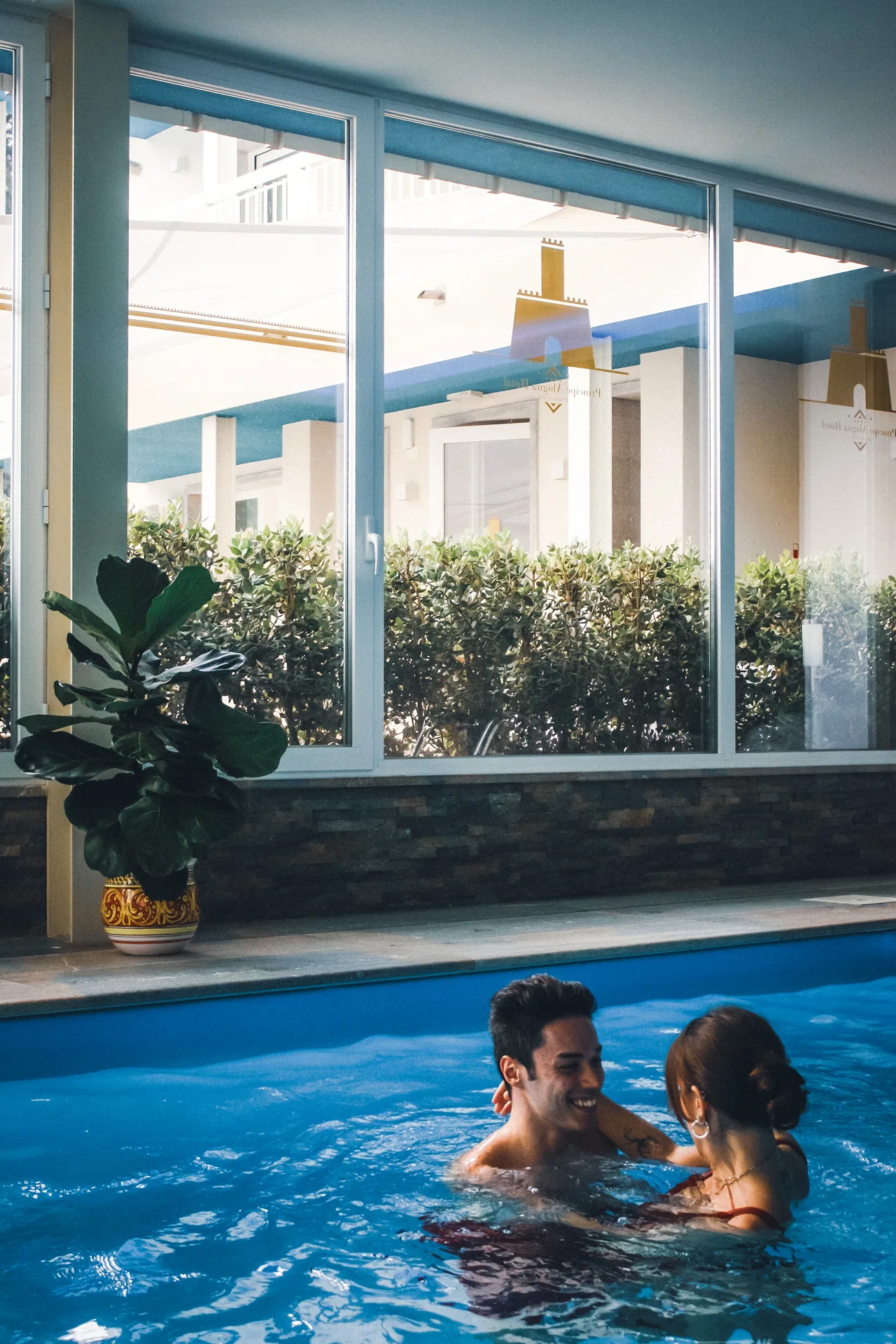 Relax nella piscina dell’hotel